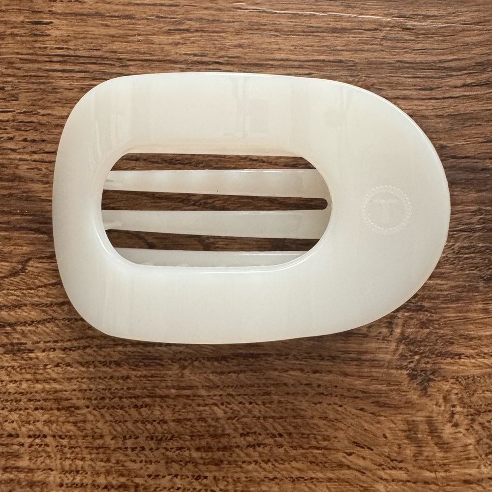 Medium Flat Teletie